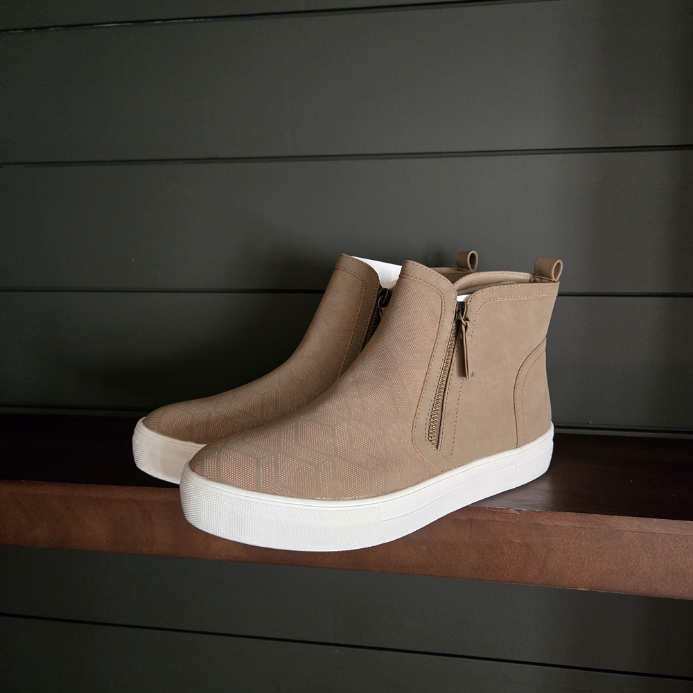 Not Rated Tina Sneakers in Taupe